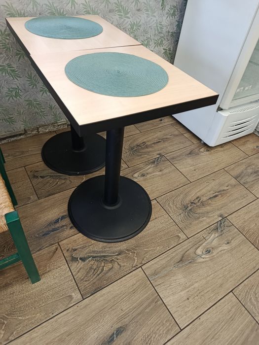 Vând masa cu picior metalic pretabile cafenea