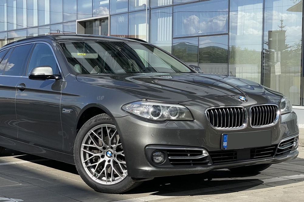 BMW Seria 5 313 CP/ pano / H-K / ACC / faruri auto / virtual display