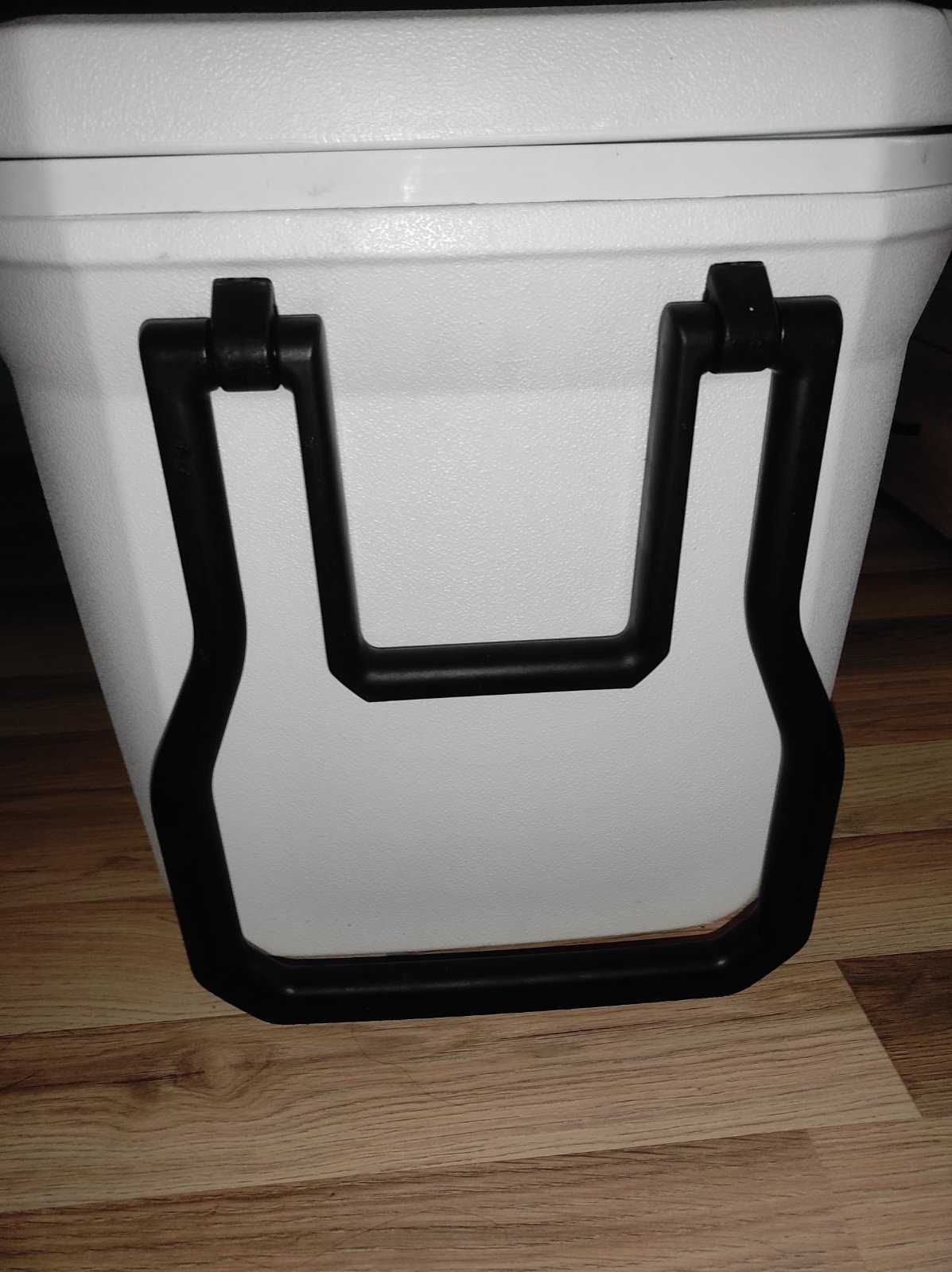 Хладилна кутия Coleman 100 qt Xtreme Marine Cooler Wheeled