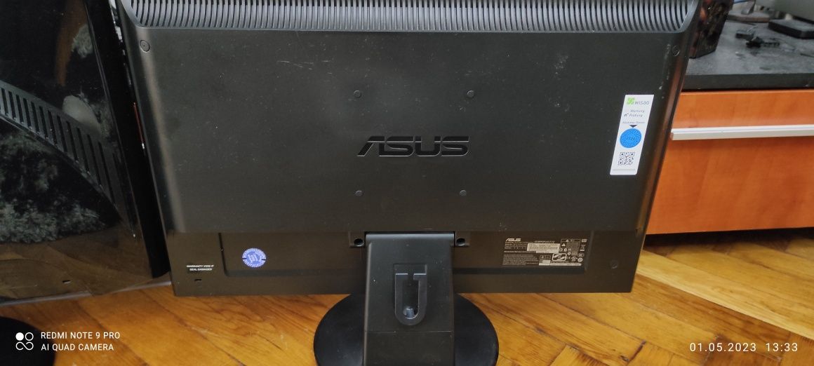 Vând monitor LG de 24" full HD si Asus 22"
 impecabil estetic și funcț