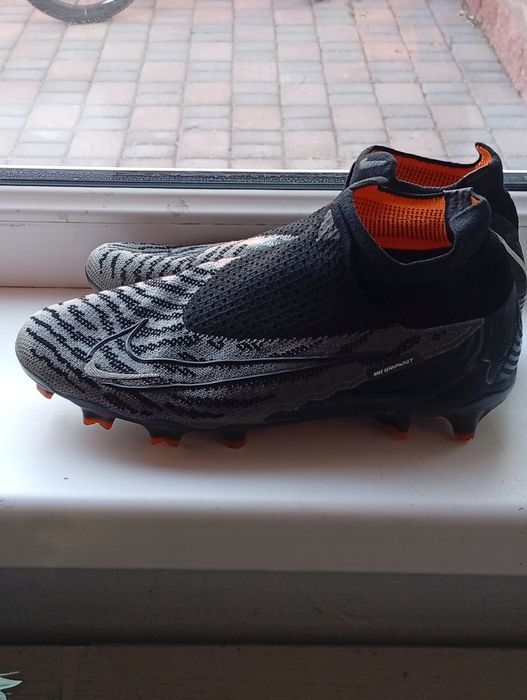 Футбольные бутсы найк