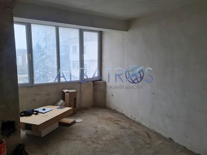 Двустаен апартамент- Колхозен пазар