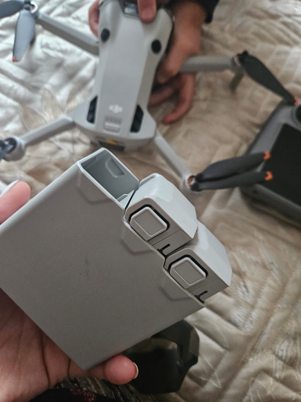 Срочно продам дрон dji mini 4 pro fly more combo (RS2)