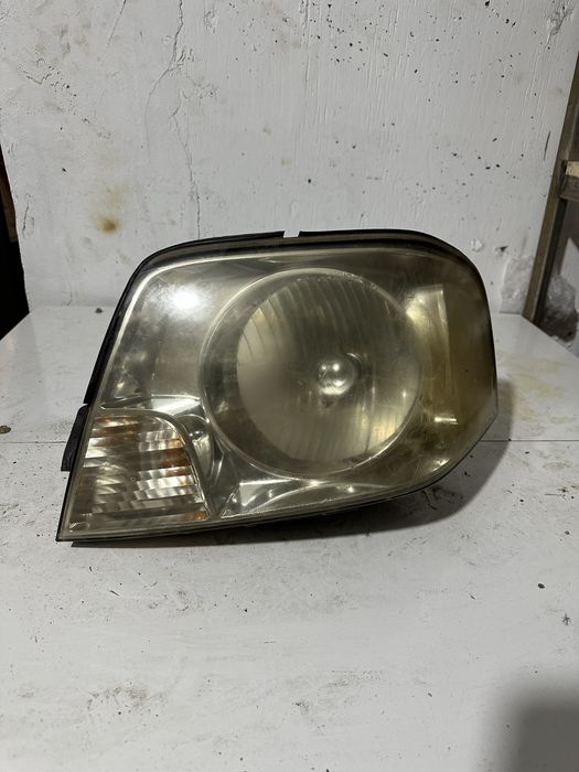 Передний левая фара на KIA Pregio