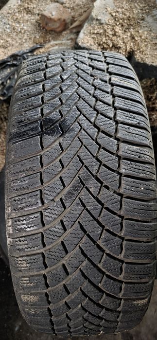 Гуми 2бр 225/50/18 - 1бр  93лв