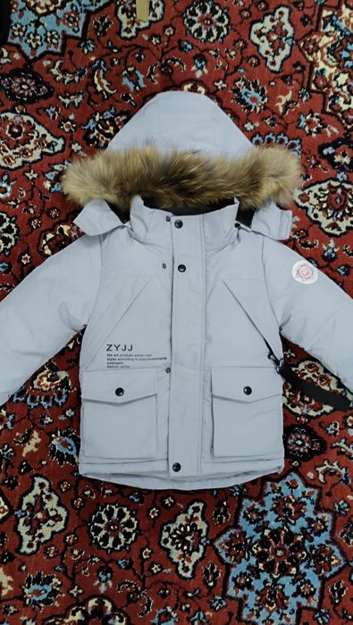 Продам куртку детскую