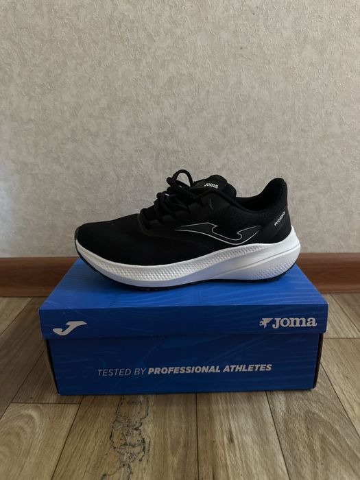 Кроссовки Joma.