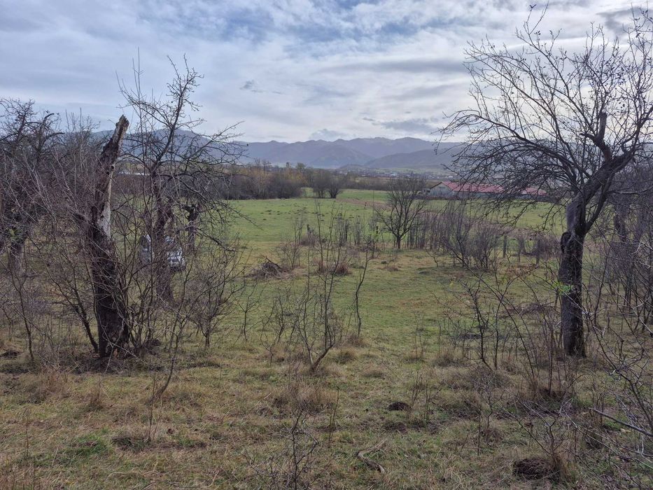 vand teren extravilan in zona Orlat , Jud. Sibiu , 2800 mp