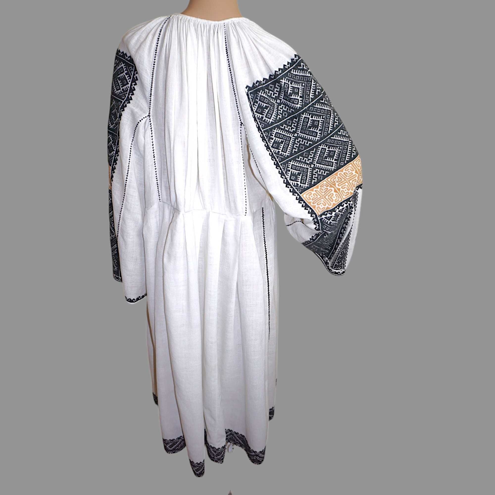 Ie traditionala veche lucrata manual - rochie taraneasca M-L