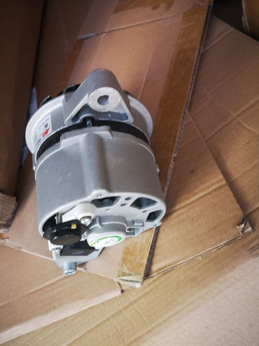 Alternator tractor utilaje agricole 12 v cu releu incorporat preț 650