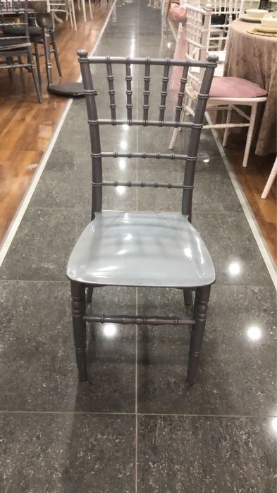 Scaune  chiavari 41 lei +TVA
