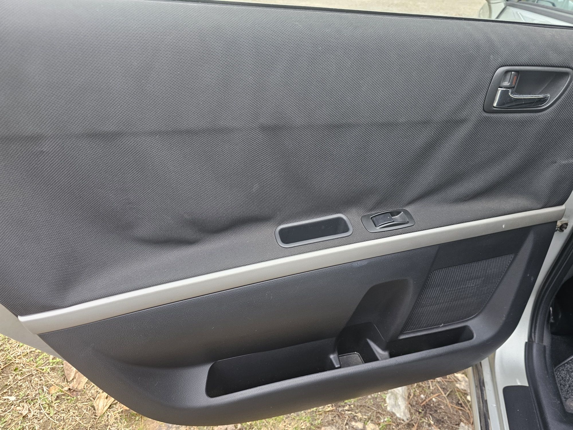 ПРОДАВАМ TOYOTA corolla verso 1,6 i