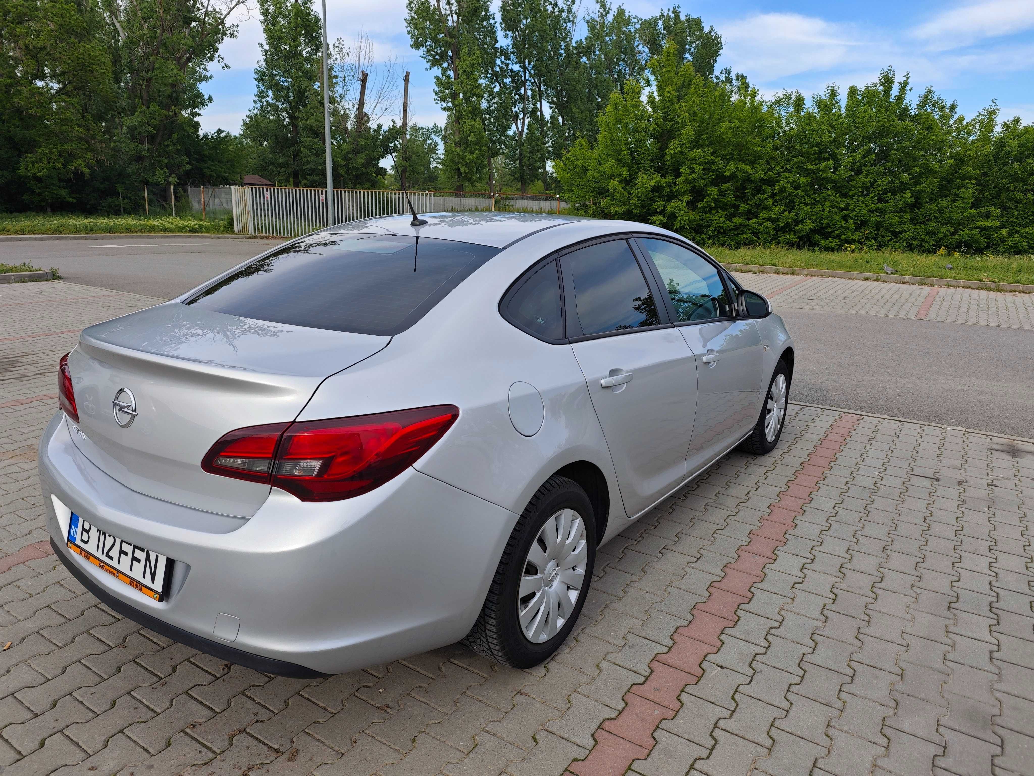 Opel Astra J 2016, 1.6, 116CP, Automata, vand sau schimb cu SUV