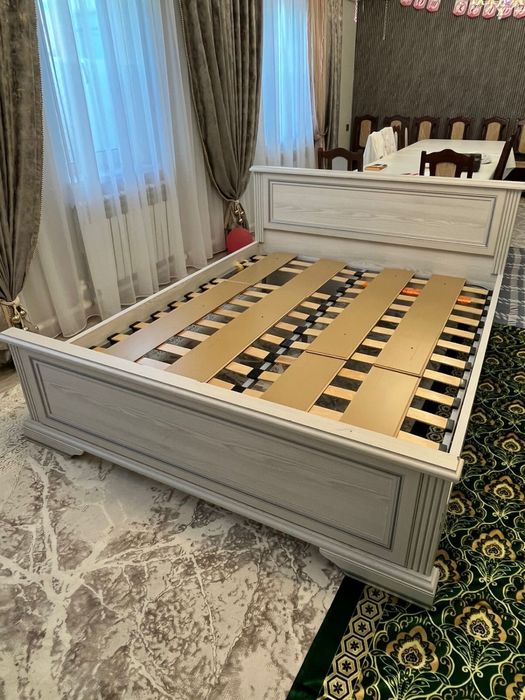 кровать для спальни без матраса