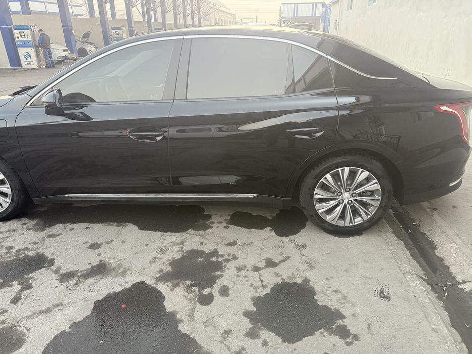 Электрокар 2025 года • Один владелец • 500 км на зарядке