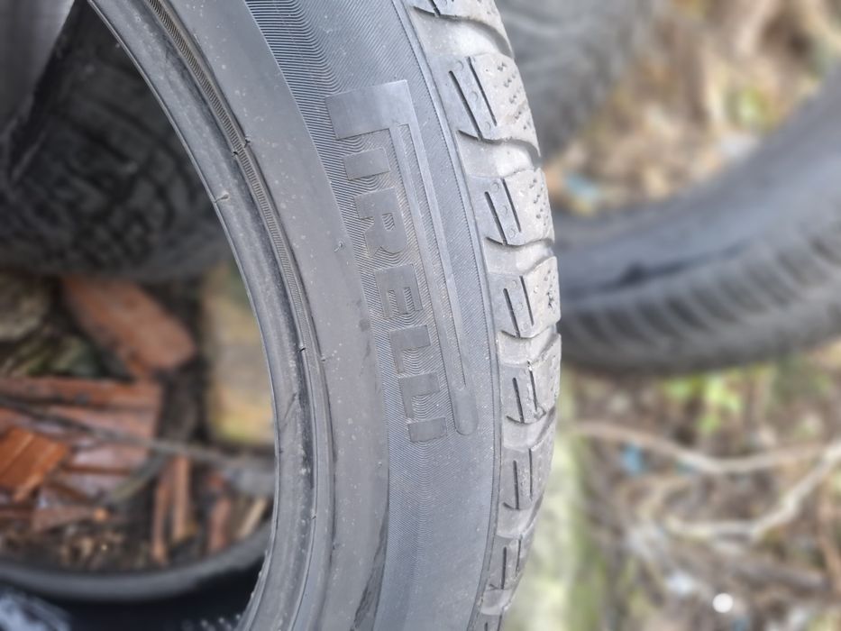 Vand 2 sau 4 anvelope 225 50 18 continental ranflet de iarna bune