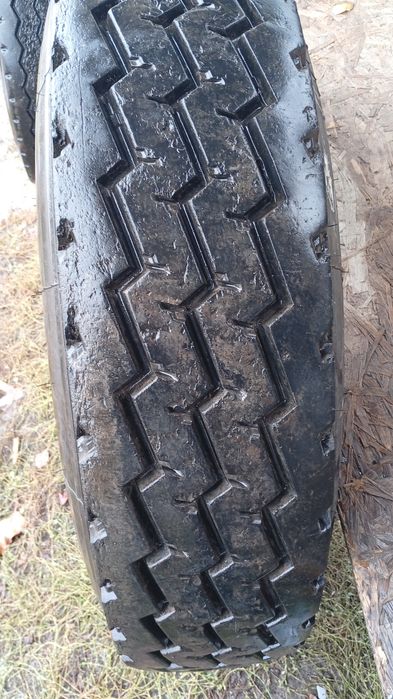 Продам 1 шт ризна размер 11 R22,5