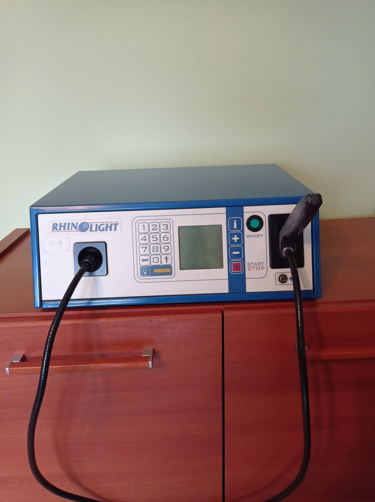 Aparat medical pentru tratarea rhinitei alergice Rhinolight lll.i