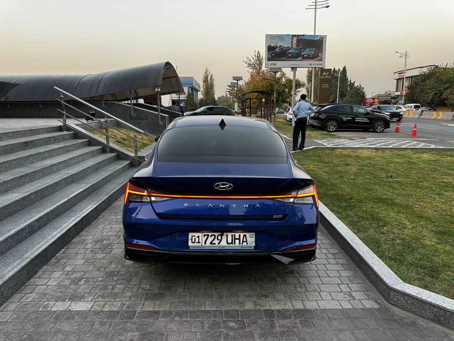 Продаётся Elantra Luxe 2.0 л 2021