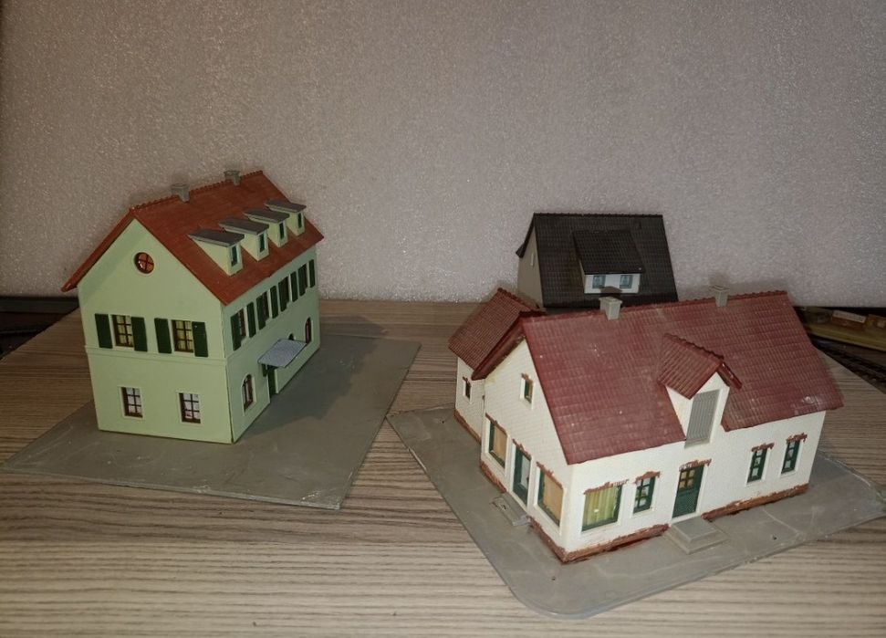 Set 3 clădiri piko

Clădiri scara 1:87, potrivite pentru diorame trenu