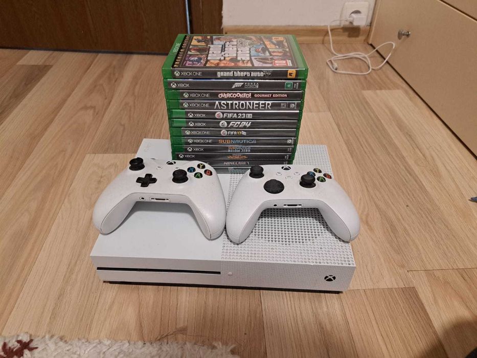 XBOX ONE S (+un controler și 12 jocuri)