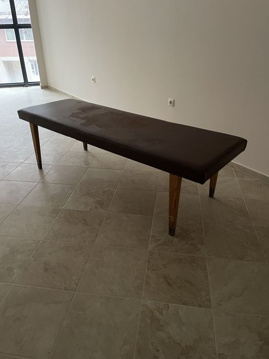 Дървена кушетка