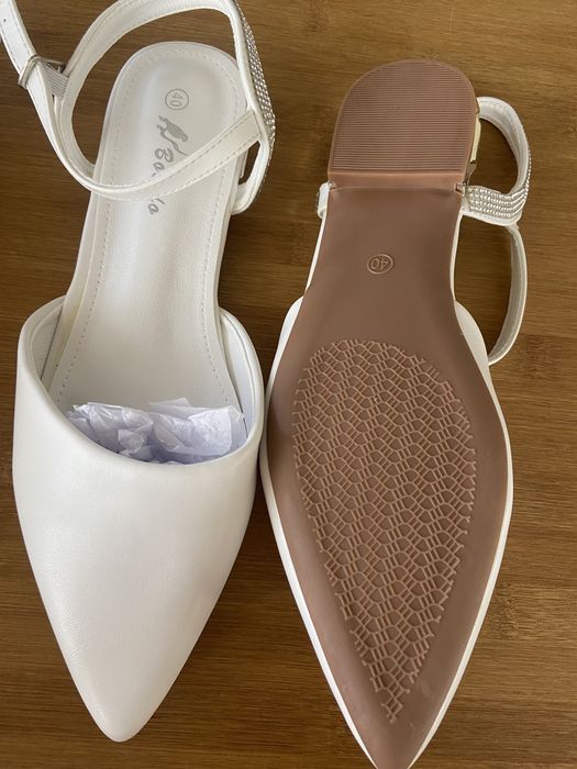 Чисто нови бели пантофки / обувки