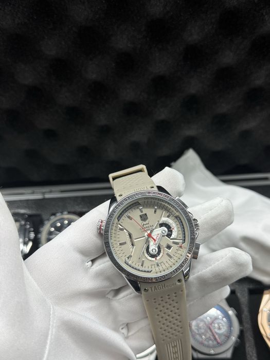 Часовници Hublot , Tag Heuer, Cartier, Panerai, Breitling и други