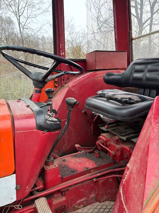 Tractor cu remorcă si plug