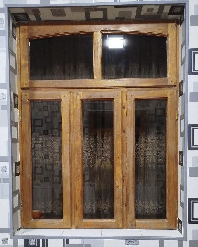 Deraza sotiladi tayyor oynasi bilan birga  o’lchami 1.30x1.70