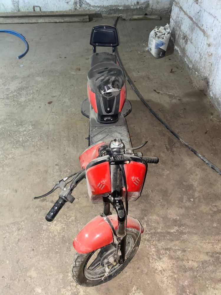Skuter elektroniy