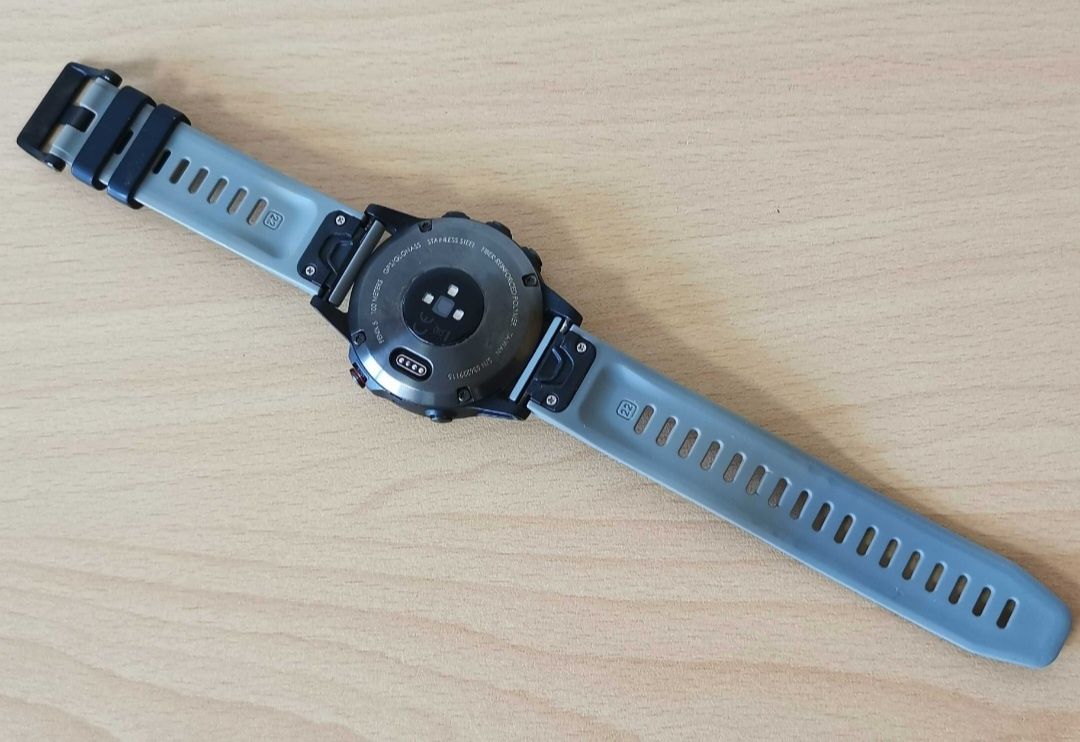 Garmin fenix 5 .