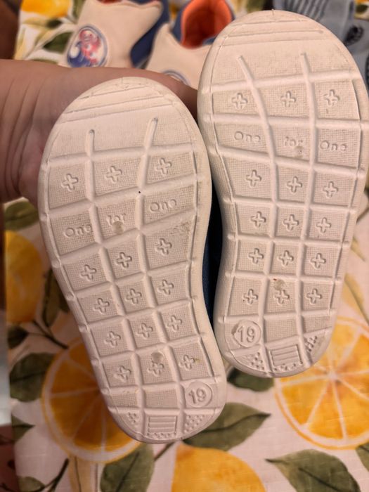 Лот бебешки обувчици 19 номер