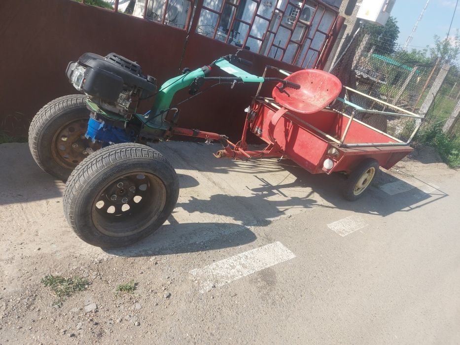 Motocultor de 7  și o remorcuta