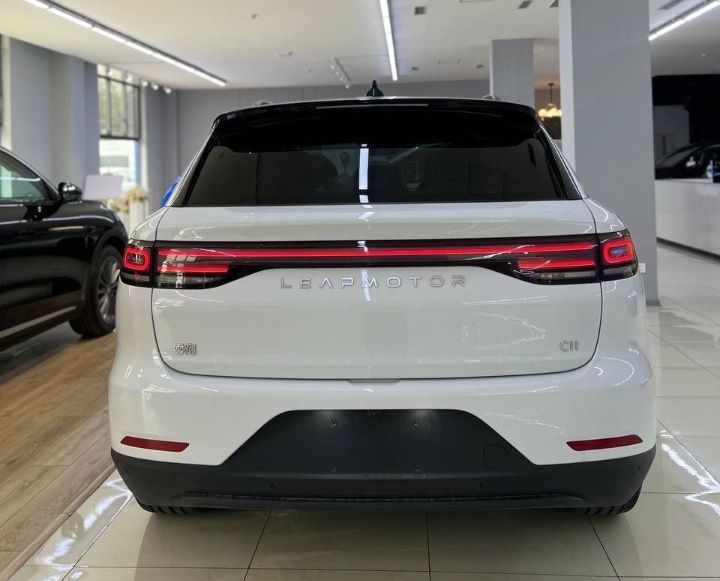 Leapmotor C11 full pozitsia gibrid