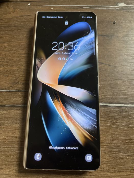 Samsung zfold4 nu functineaza ecranul mare