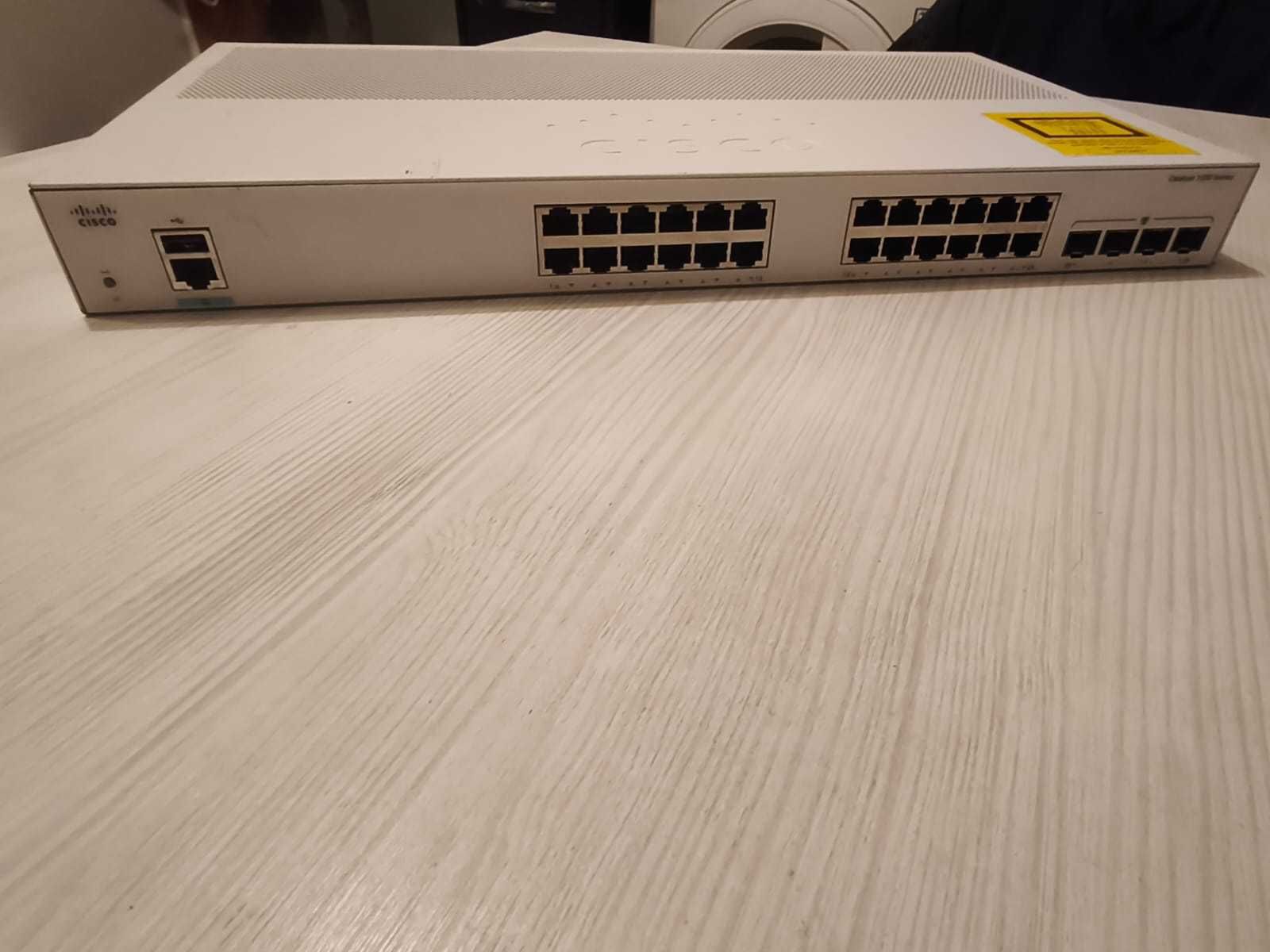 Switch Cisco Catalyst C1000-24T-4G-L, 24 porturi, 10/100/1000