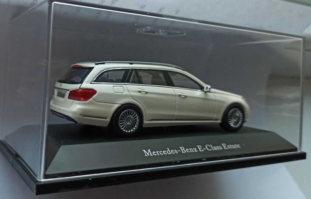 Macheta Mercedes Benz E Class T-Model S212 Break 2013 alb- Kyosho 1/43