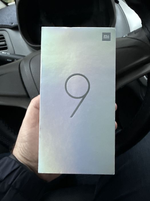 Продам Флагман Xiaomi mi 9 (Piano Black) 6/128