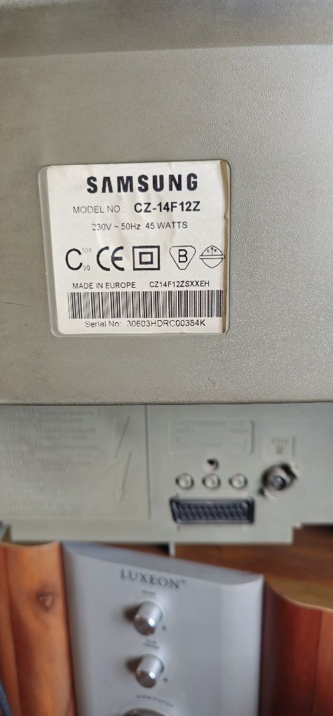 малко тв samsung работи 14.инча