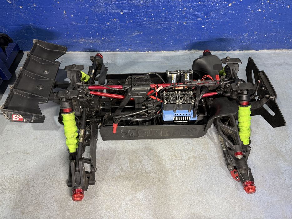 Arrma Outcast 8s EXB