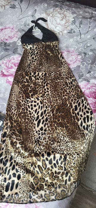 Стилна и красива стенен рокля