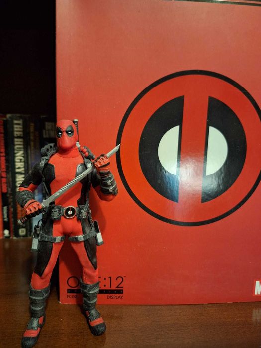 Mezco Deadpool One:12 Scale 1:12 Deluxe Steel Box Edition RARE