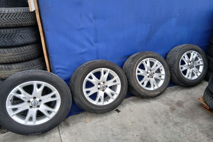 Jante aliaj cu anvelope 18 - set 30748436 235/60 R18 30748436 235/60