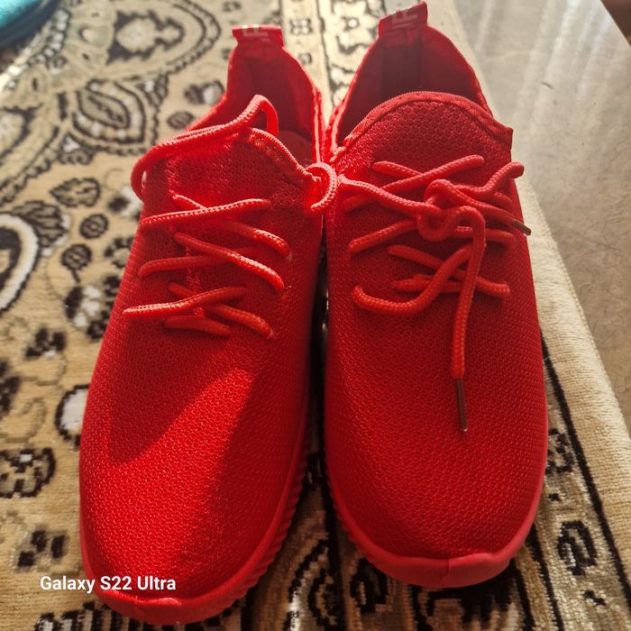 Кроссовки Женские.