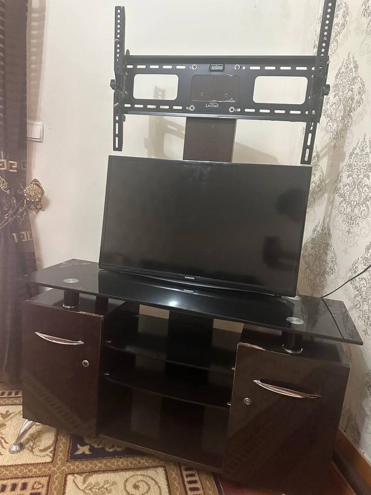 Телевизор самсунг подставкаси билан 1 млн сум