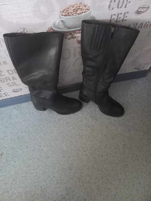 Продам зимние женские сапоги