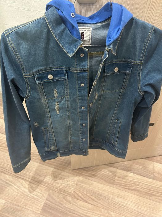 Продам джинсовку на мальчикавозраст 10-12 лет