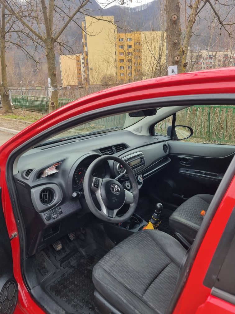 Toyota yaris 1.3 бензин
