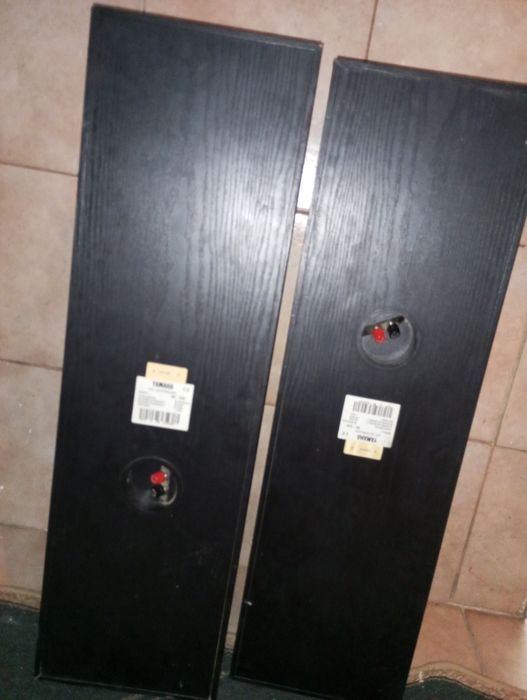 Vând boxe YAMAHA cu mixter